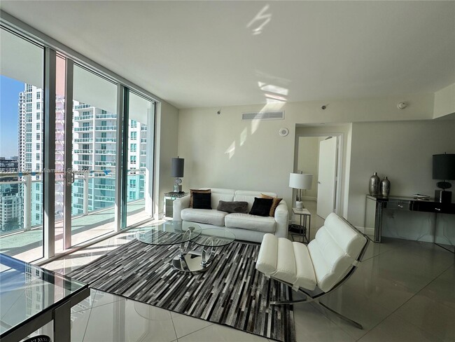 Building Photo - 950 Brickell Bay Dr