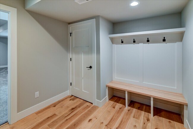 Building Photo - 4863 Lacy Rd