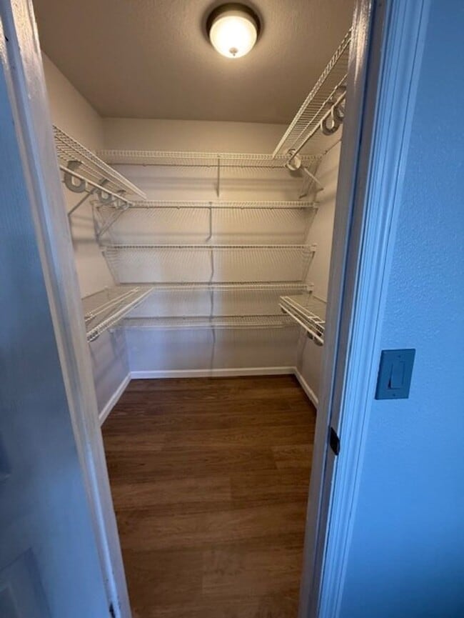 Building Photo - Spacious and newly remodeled 4 Bedroom wit...