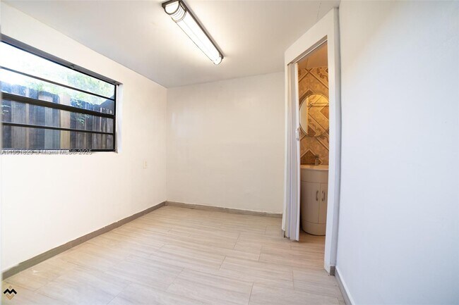 Building Photo - 12615 E Randall Park Dr