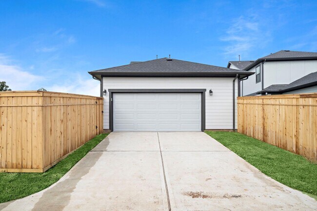 Building Photo - 1502 Noble Pk Dr