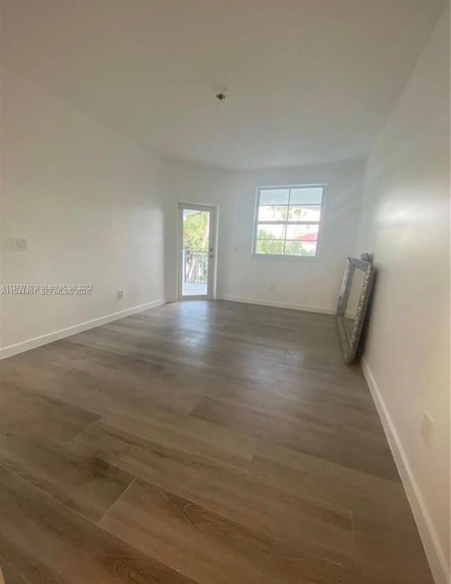 Building Photo - 3105 NE 184th St