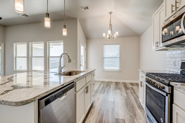 Building Photo - 3 Bedroom 2 Bath House for Lease!!