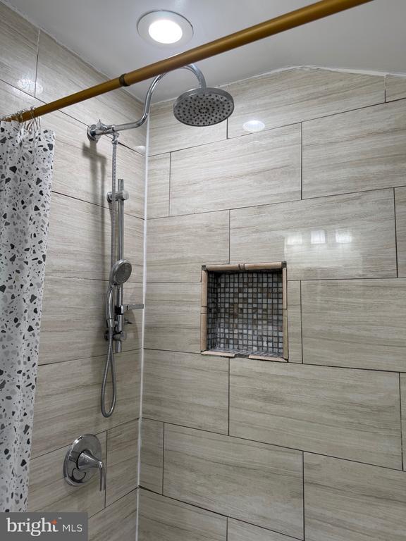 Building Photo - 2421 Ramblewood Dr