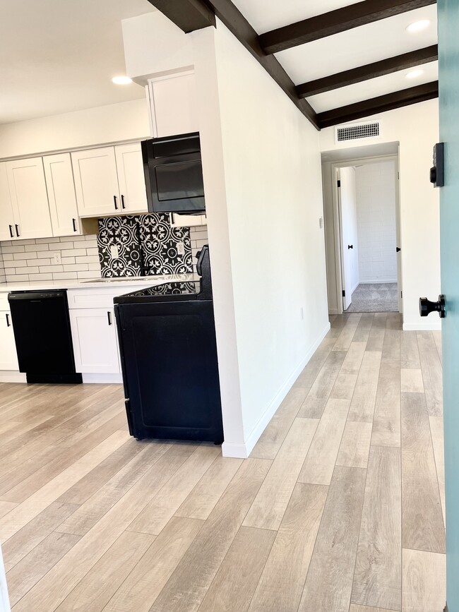 Building Photo - 37830 Linda Dr