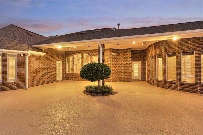 Building Photo - 20806 E Cameron Ridge Dr