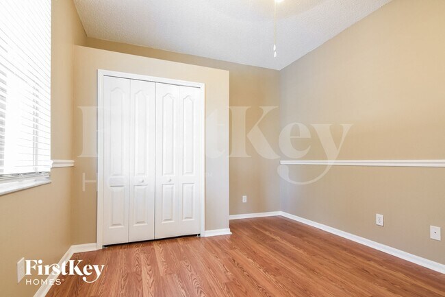 Building Photo - 10424 Beneva Dr