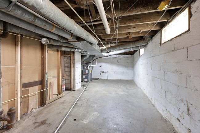 Building Photo - 1452 Summit St