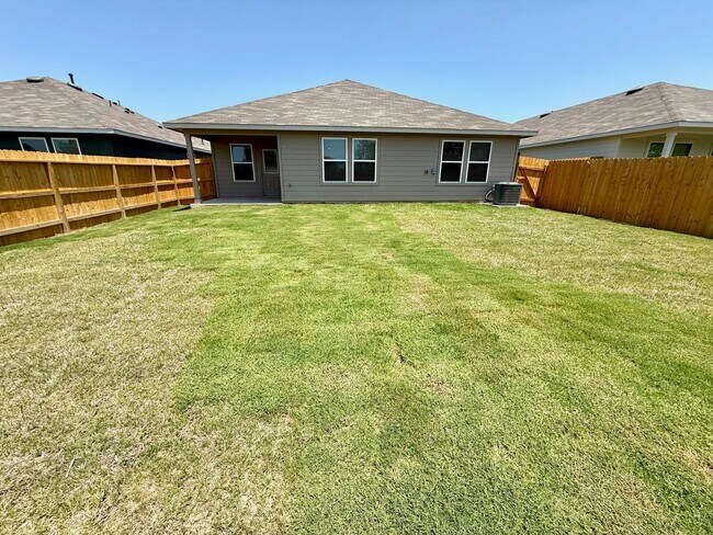Building Photo - 211 Wirecrested Dr