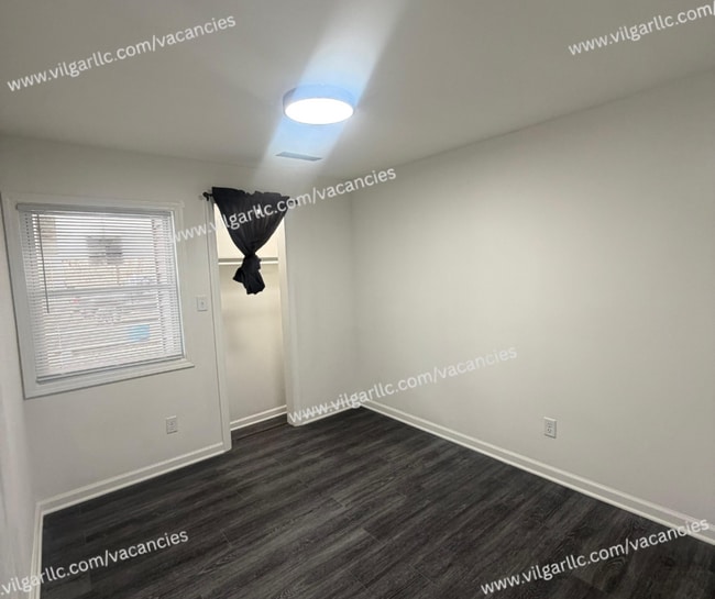 Building Photo - Hot Offer: $1200 Rent for Your First 6 Months!