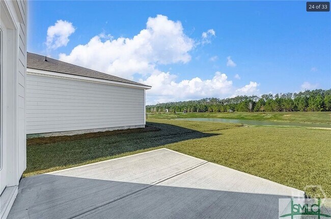 Building Photo - 186 Crosstown Ave