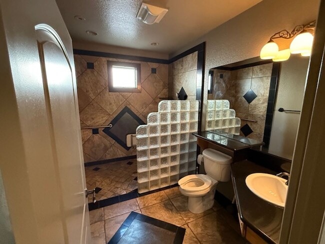 Building Photo - 2-Story Rodeo Home with Beautiful Spacious...