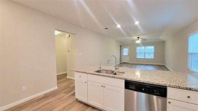 Building Photo - 3/2 in VOSS FARMS