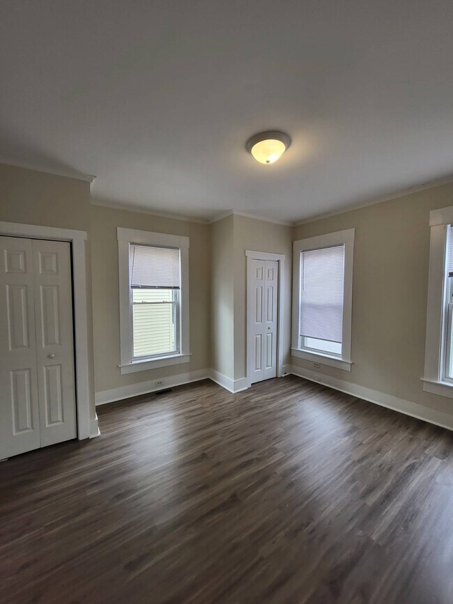 Unit #1 bedroom #1 - 35 Concord St
