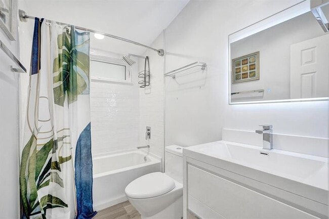 Building Photo - 2616 NE 27th Terrace