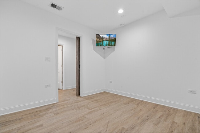 Building Photo - 2514 S Harvey Ave