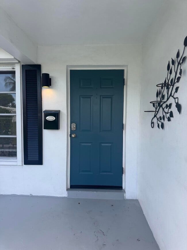 Building Photo - 100 NW 27th St