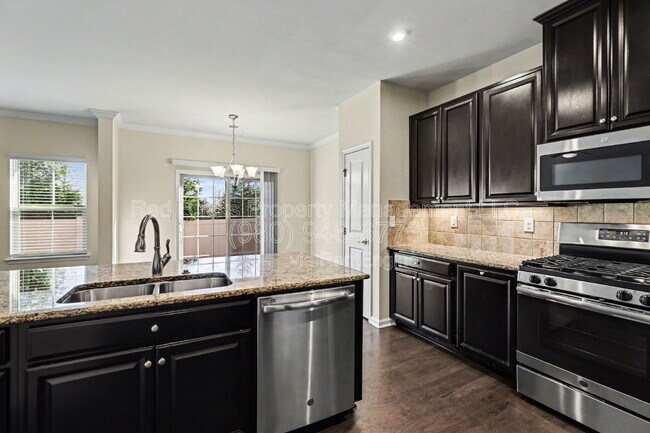 Building Photo - 11007 Discovery Dr NW