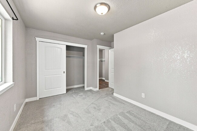 Building Photo - $2,095.95, 4 bed, 2 bath, located in Colorado Springs with a fenced-in backyard.