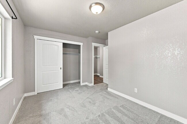 Building Photo - 2523 Ember Dr