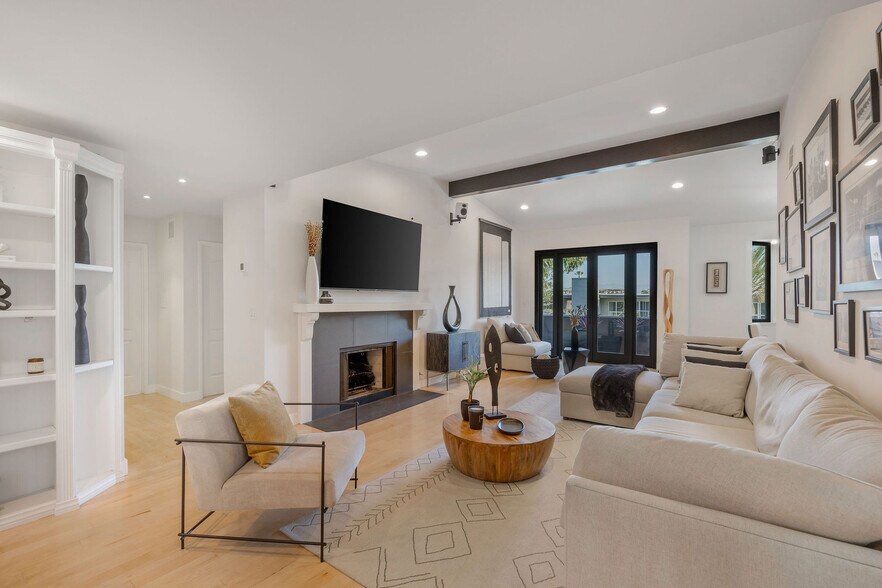 Building Photo - 4600 Via Dolce