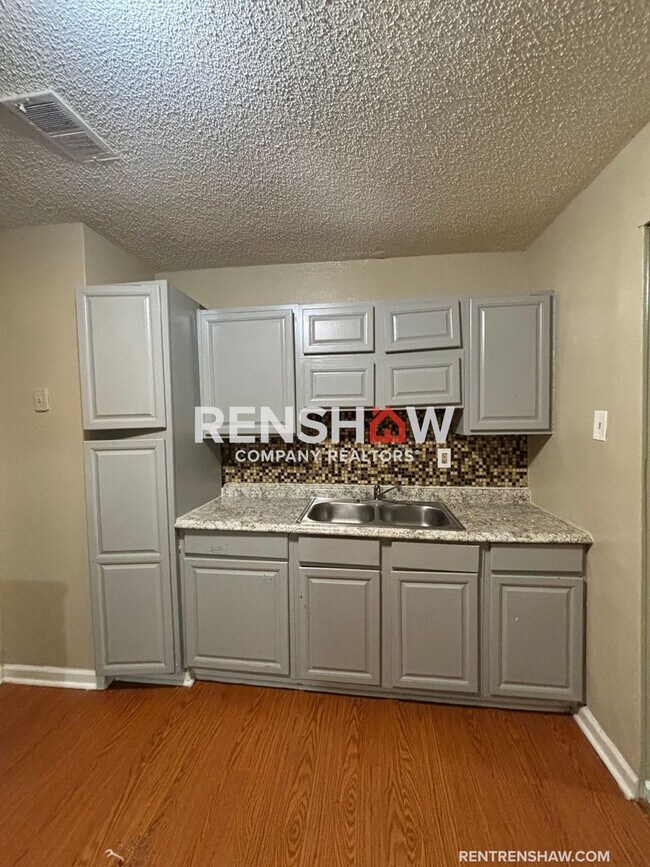 Building Photo - Text the Leasing Team at 901-820-4367 to s...