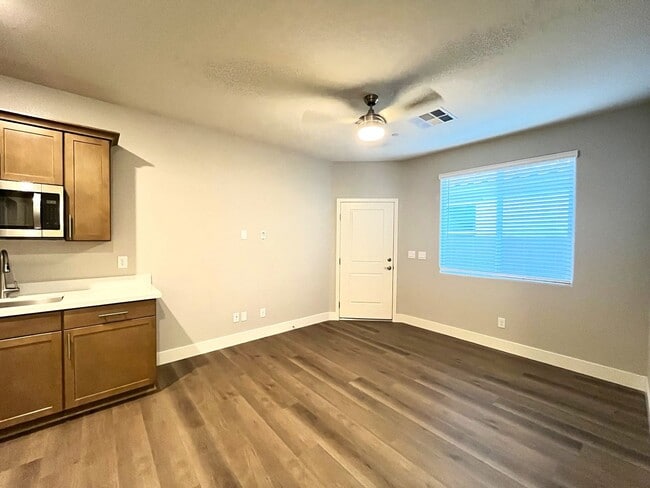 Building Photo - *** MOVE-IN SPECIAL*** BRAND NEW 4 bedroom with In-law suit 3 bath home located in Henderson, NV!