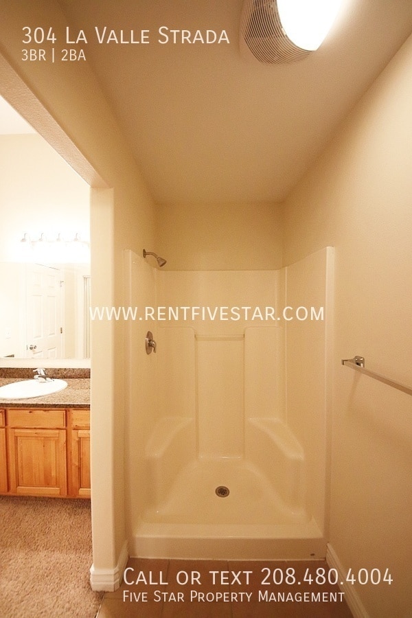 Building Photo - 304 La Valle Strada Ln