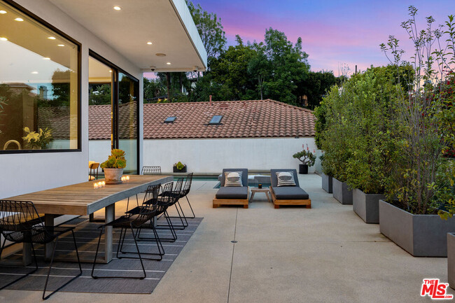 Building Photo - 9960 Beverly Grove Dr Dr