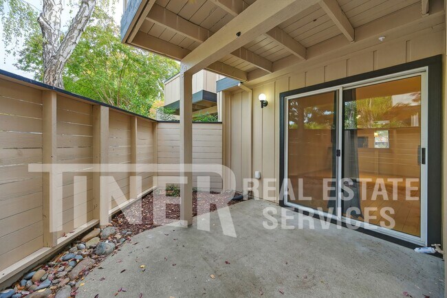 Building Photo - 9118 Madison Green Ln