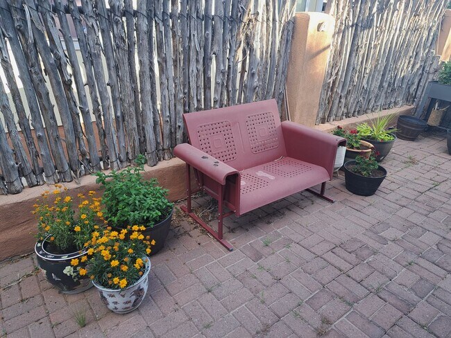 Building Photo - Charming 4-Bedroom, 2-Bath Home with Priva...
