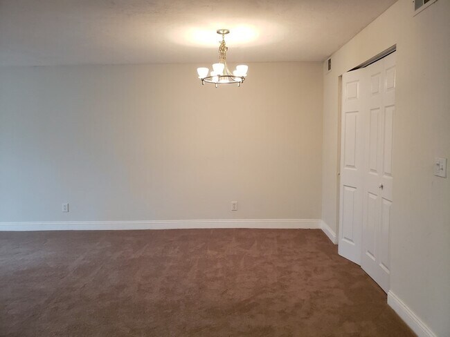 Building Photo - 6 Kennedy Ln