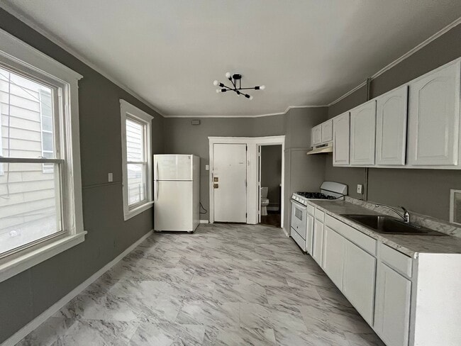 Building Photo - 312 Danforth Ave