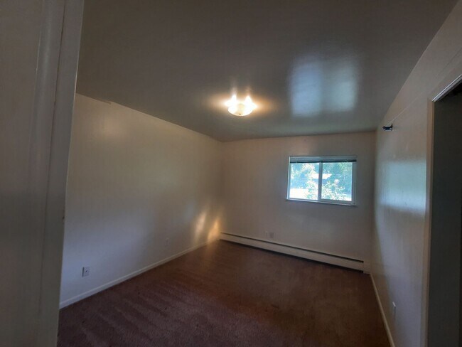 Building Photo - Big private balcony | walking distance to downtown | Mountain views | Abundant natural light