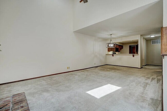 Building Photo - 631 36th Ave NW