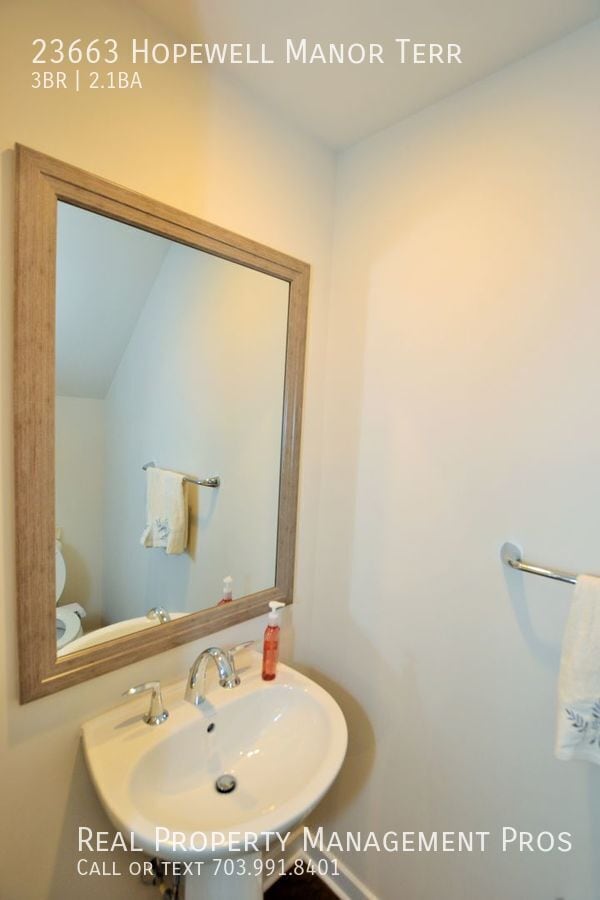 Building Photo - 23663 Hopewell Manor Terrace