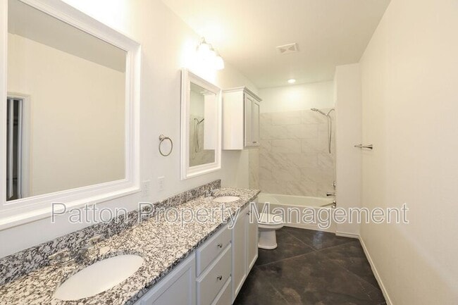 Building Photo - 5000 Ratliff St