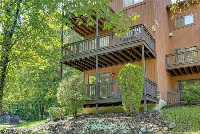 Building Photo - 1 Arnold Palmers Ct