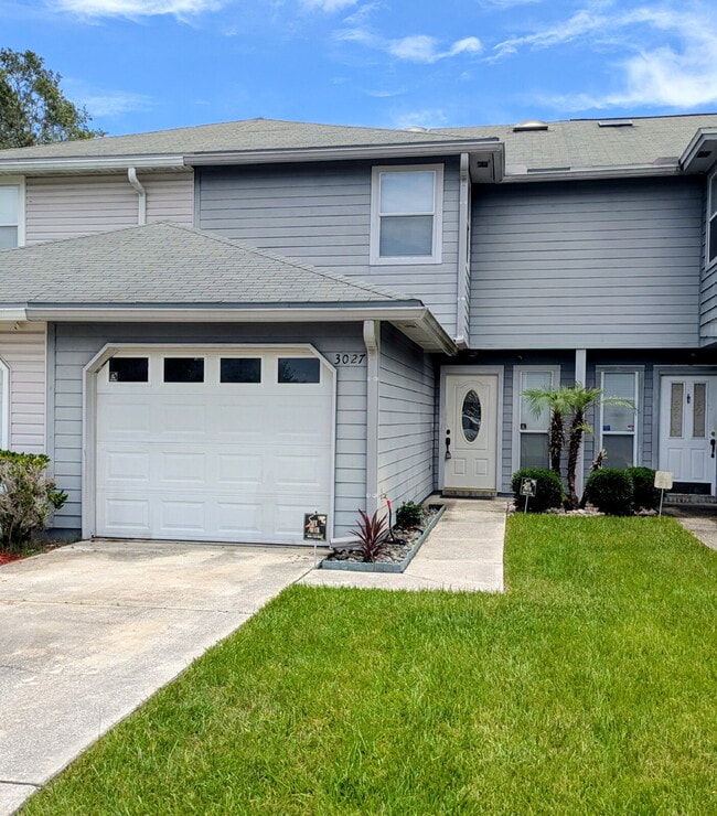 Building Photo - "$300 OFF MOVE-IN SPECIAL! Spacious 3-Bed, 2.5 Bath Townhouse Nestled in the Heart of East Arling...