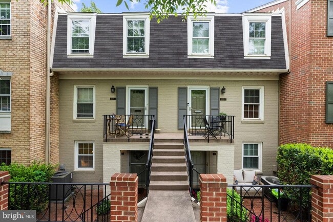 Building Photo - 3209 Sutton Pl NW