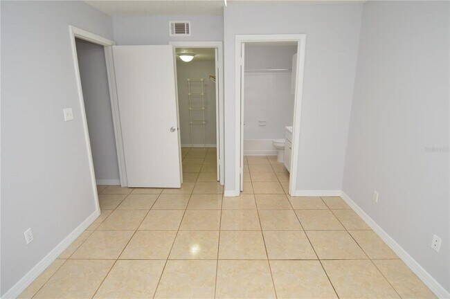 Building Photo - 8643 Mallard Reserve Dr
