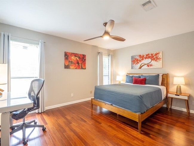 Building Photo - 2110 Wychwood Dr