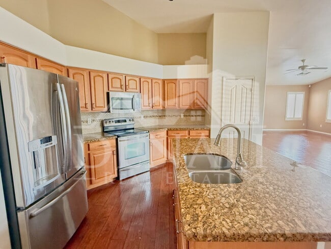 Building Photo - 4330 E Cottonwood Ln