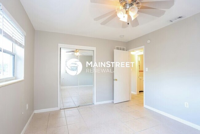 Building Photo - 4500 58th St N, St Petersburg, FL 33709