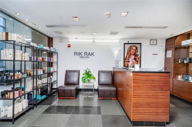 Building Photo - 1425 Brickell Ave