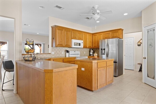 Building Photo - 104 Kings Way