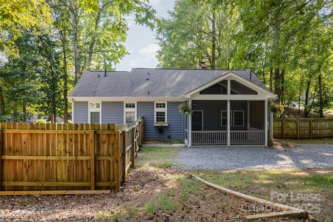 Building Photo - 100 Aurora Ln