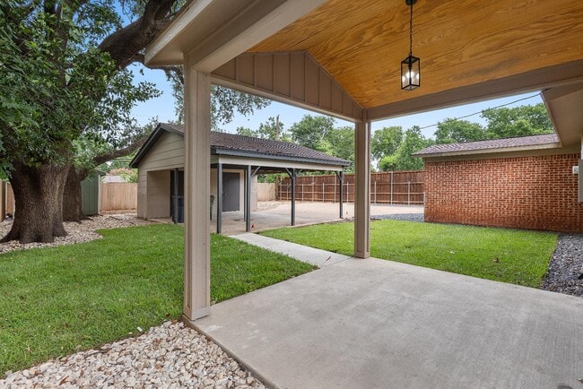 Building Photo - 1001 Belvedere Dr