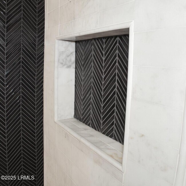 Building Photo - 174 James St