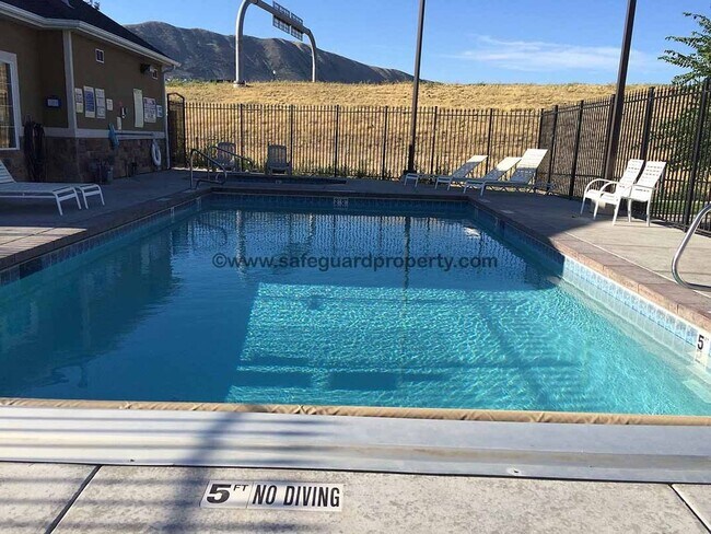 Building Photo - Spacious 3-Bedroom Townhome in Gated Draper Community